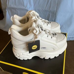 Buffalo London white leather platform sneakers, Size 7.5